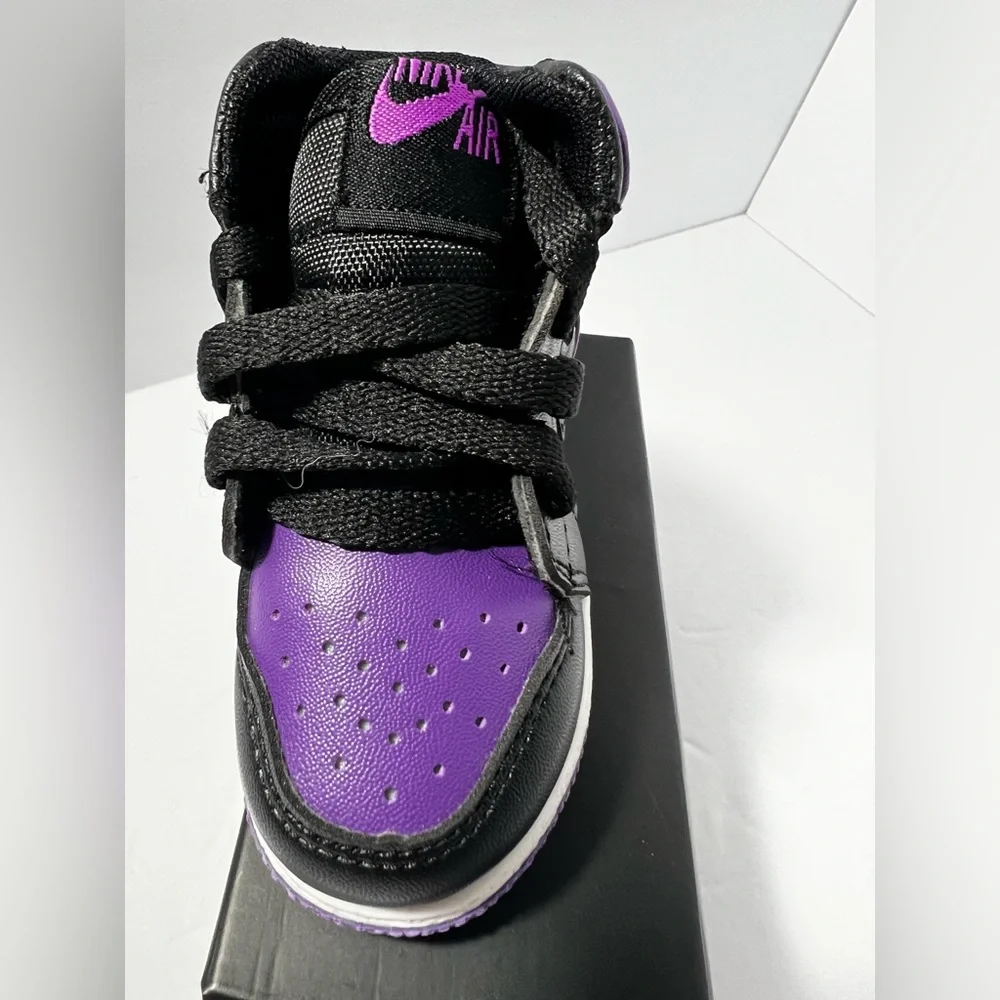 3D Purple Black White 4.5” Mini Sneaker Keychain novelty with box‎